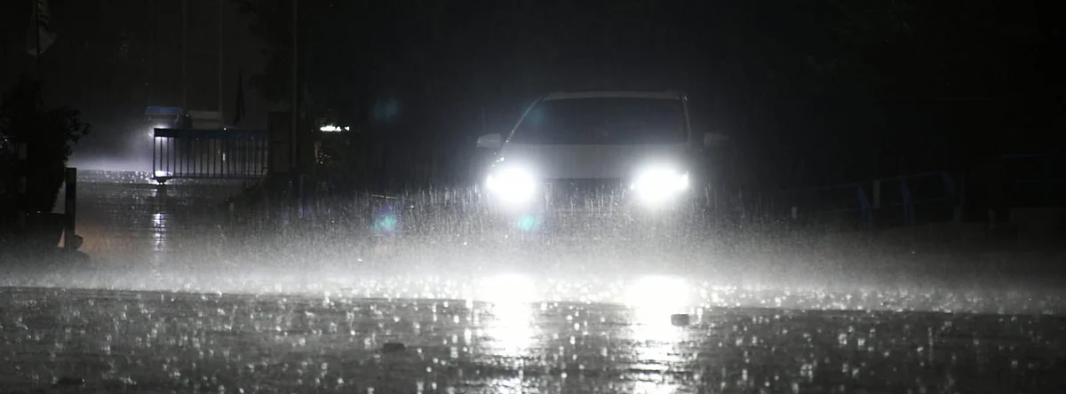 A spell of autumnal rain pelted the city on Sunday evening reducing the dankness in the atmosphere.
