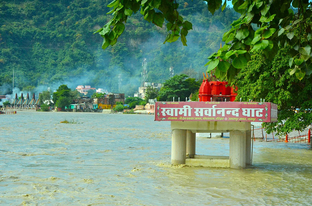 Uttarakhand, Oct 19 (ANI): Bathing ghat of the Ganga river gets submerged due to incessant rainfall, in Haridwar on Tuesday.