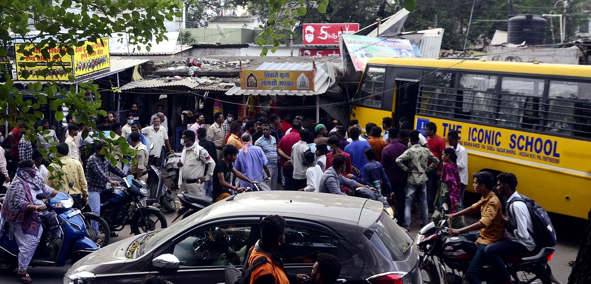 Madhya Pradesh: Private school bus crashes into kiosk, three hurt