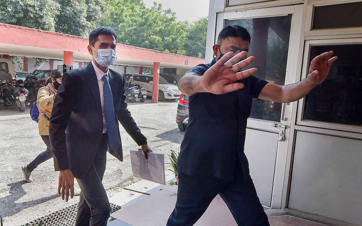 NCB officials remove posters supporting Sameer Wankhede outside their office in Delhi 