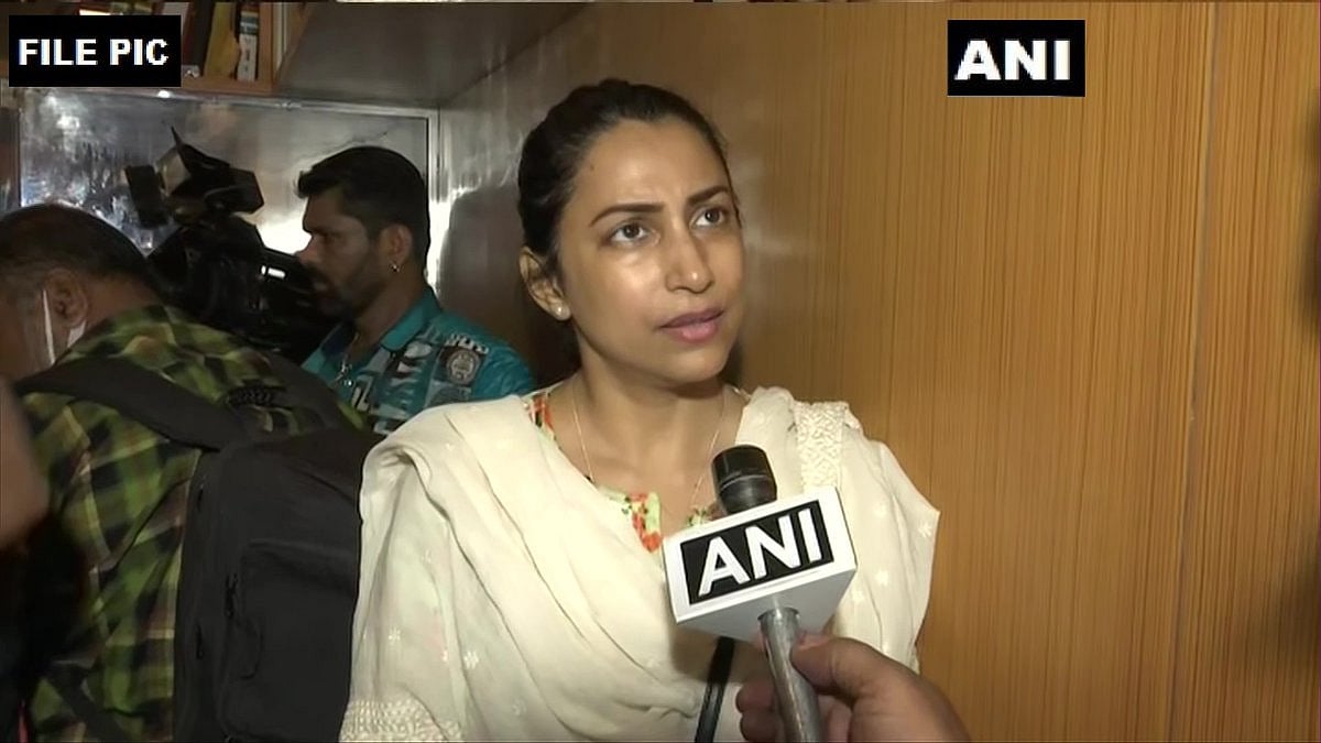 Nawab Malik vs Sameer Wankhede: Kranti Redkar writes letter to Maharashtra CM Uddhav Thackeray; says she looks up to him for justice as a Marathi Manus  