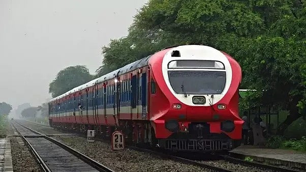 Indore: ​Despite electrification, WR
prefers DMU over EMU