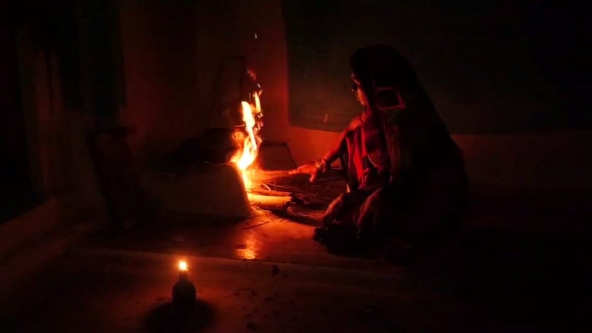 Madhya Pradesh: Tribal people suffer complete power cut from past one month in Jabalpur