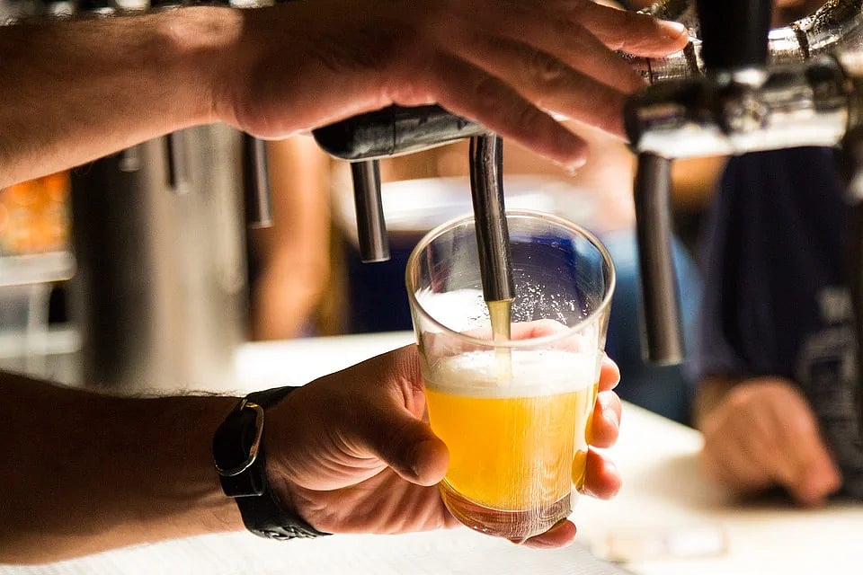 Mira Bhayandar: Authorities turn blind eye as beer shops become open drinking dens