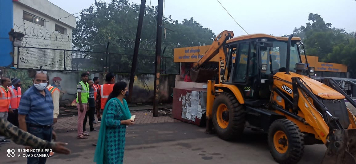 Madhya Pradesh: Action against illegal shops