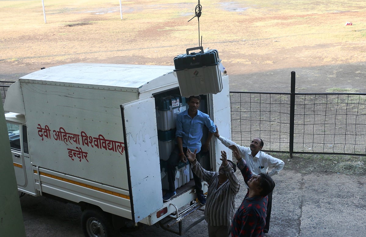 Indore: ​EVMs stored at Nehru Stadium being shifted to Nirvachan Bhavan
