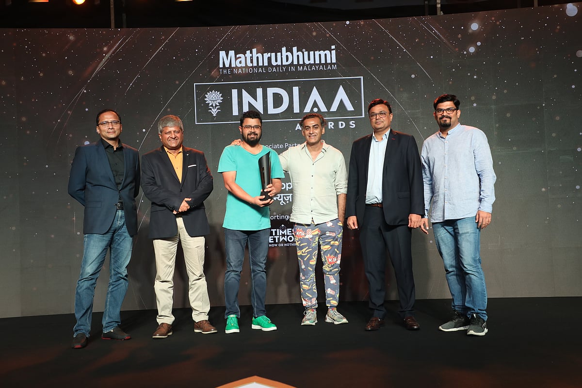 Rana Barua, Shashi Sinha and Avinash Pandey present an award to Team MullenLowe Lintas for their campaign ‘Havells - Feeling Fans’