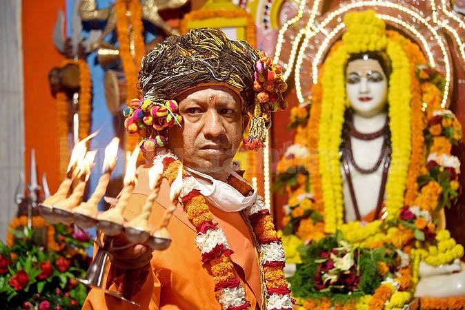 'Bhagwan aapke peeche hai': Yogi Adityanath's aarti facing camera gets mixed reactions on Twitter