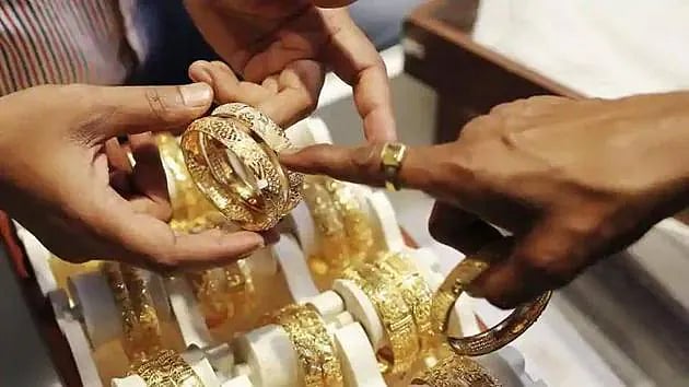 Bunty-Babli: Con couple dupe jeweler by mortgaging fake gold ornaments