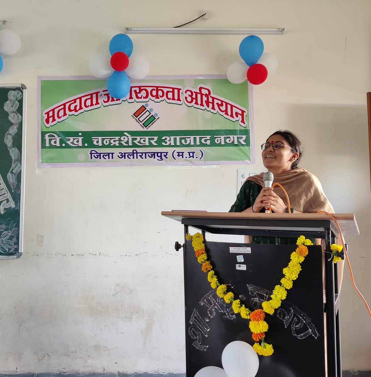 Madhya Pradesh: SVEEP icon appeals to youths to cast vote