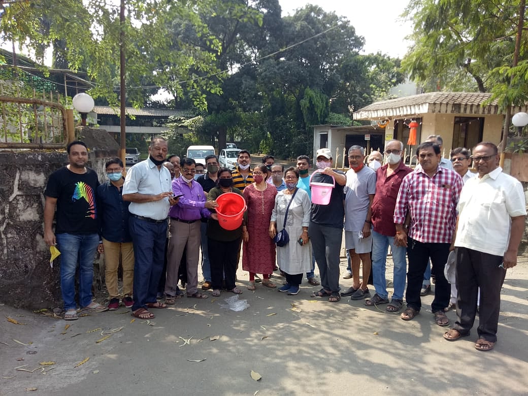 Thane: Dombivli residents stage protests with empty buckets at MIDC office against water scarcity 