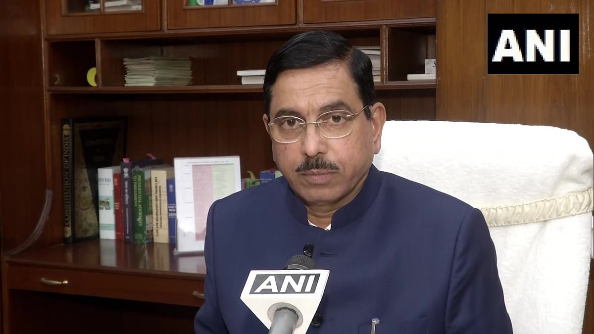 Minister of Parliamentary Affairs Pralhad Joshi flags of Kolhapur Express