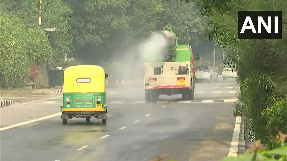 Delhi govt starts spraying water on roads with anti-smog water tanks, bans 92 construction sites as capital gasps for breath 