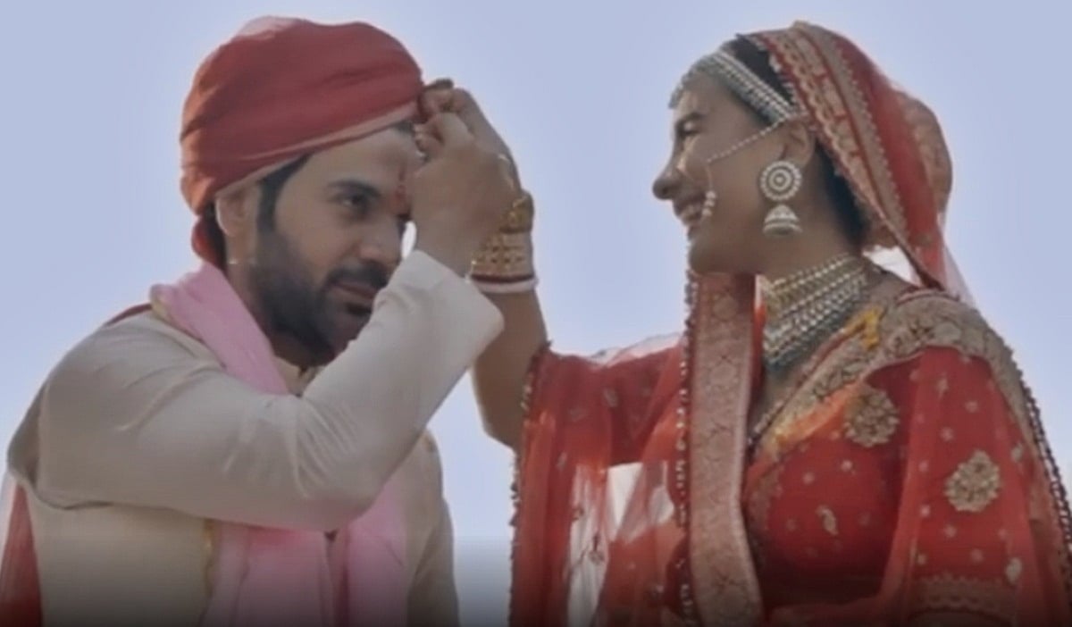 ‘Tum bhi laga do’: Rajkummar Rao asks Patralekhaa to put sindoor on his forehead – watch video