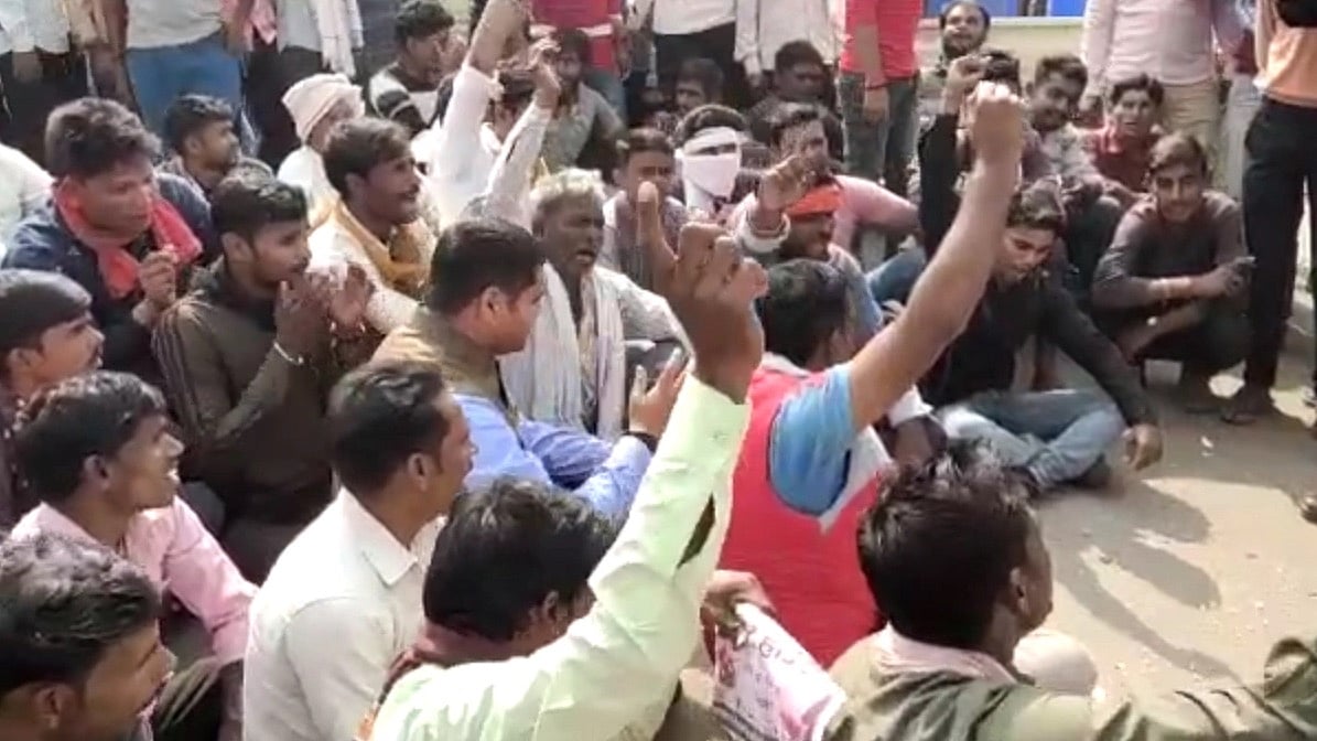 Fertilizer crisis in Madhya Pradesh: Agitated farmers jam roads, streets in Shivpuri