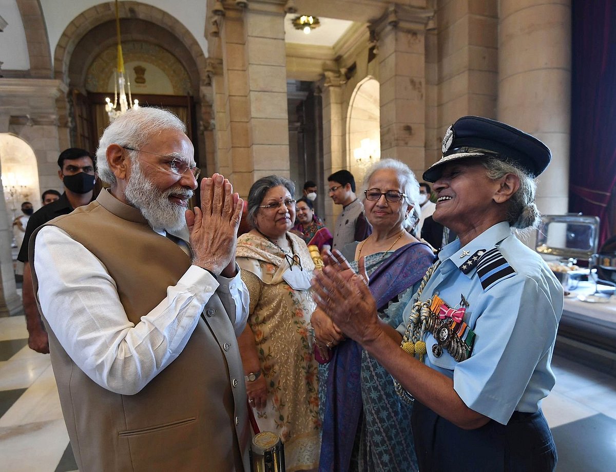 Prime Minister Narendra Modi interacts with the awardees during the Padma Shri Awards at Rashtrapati Bhavan, earlier today.