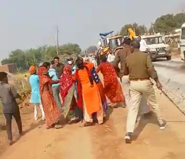 Watch video: 1.5-year-old girl died in police lathi charge in Shivpuri, one police officer sustains head injuries