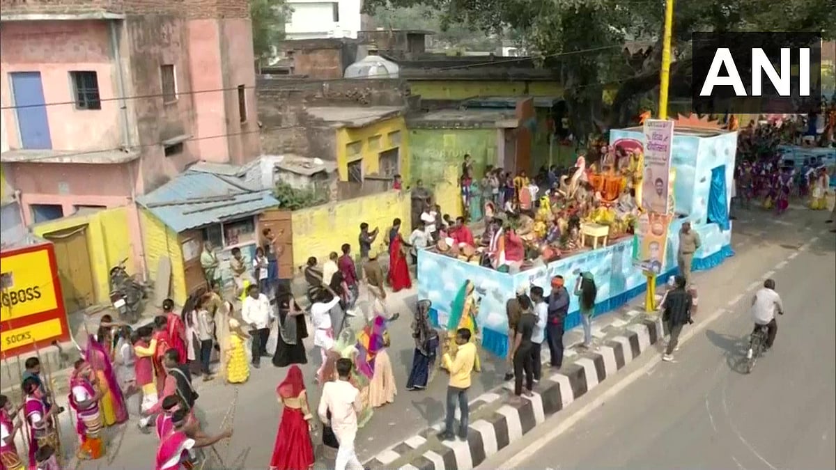 'Shobha Yatra', ahead of Deepotsav during Diwali festival, heads to Ram Katha park