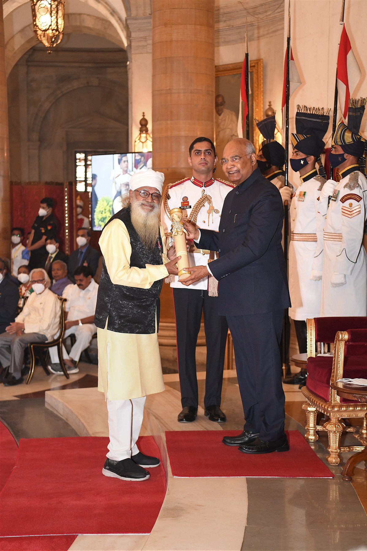 President Ram Nath Kovind presents Padma Shri to Madan Singh Chauhan for Art, at Rashtrapati Bhavan in New Delhi. He is a renowned Sufi singer from Chhattisgarh.