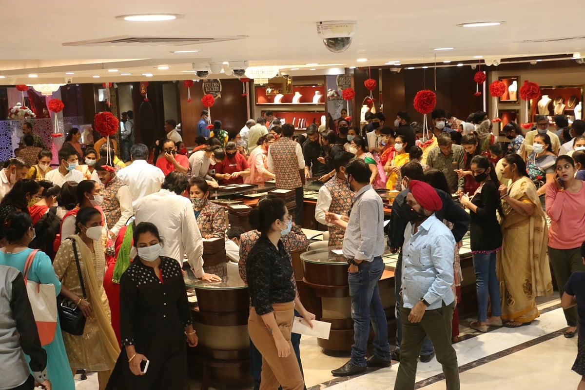 Dazzling Dhanteras: With COVID fears fading, buying frenzy breaks out in city bazaars