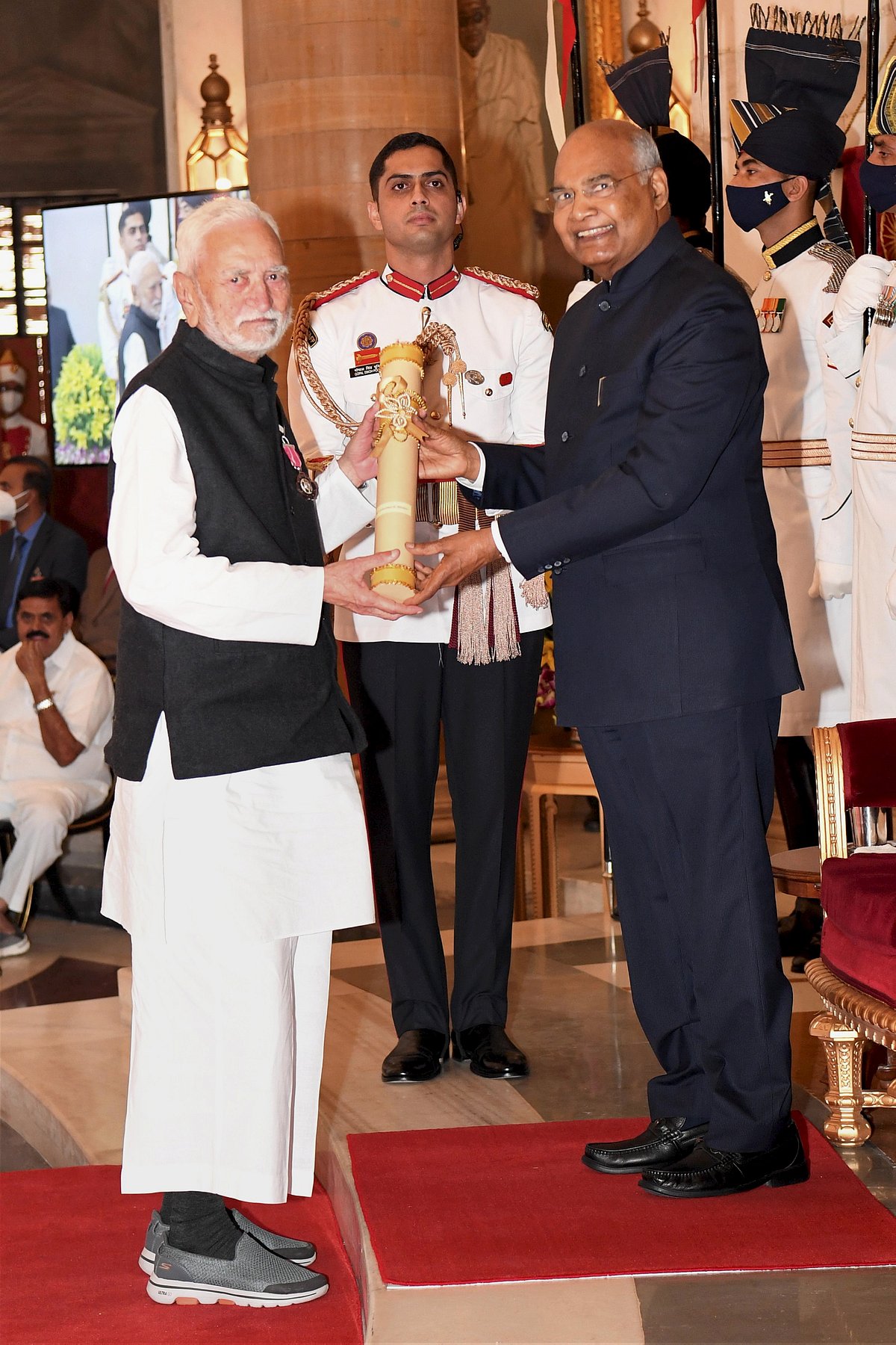  President Ram Nath Kovind presents Padma Shri to Gafurbhai M. Bilakhia for Trade & Industry. Commonly known as Bapuji, he is an eminent Gandhian and a social worker.