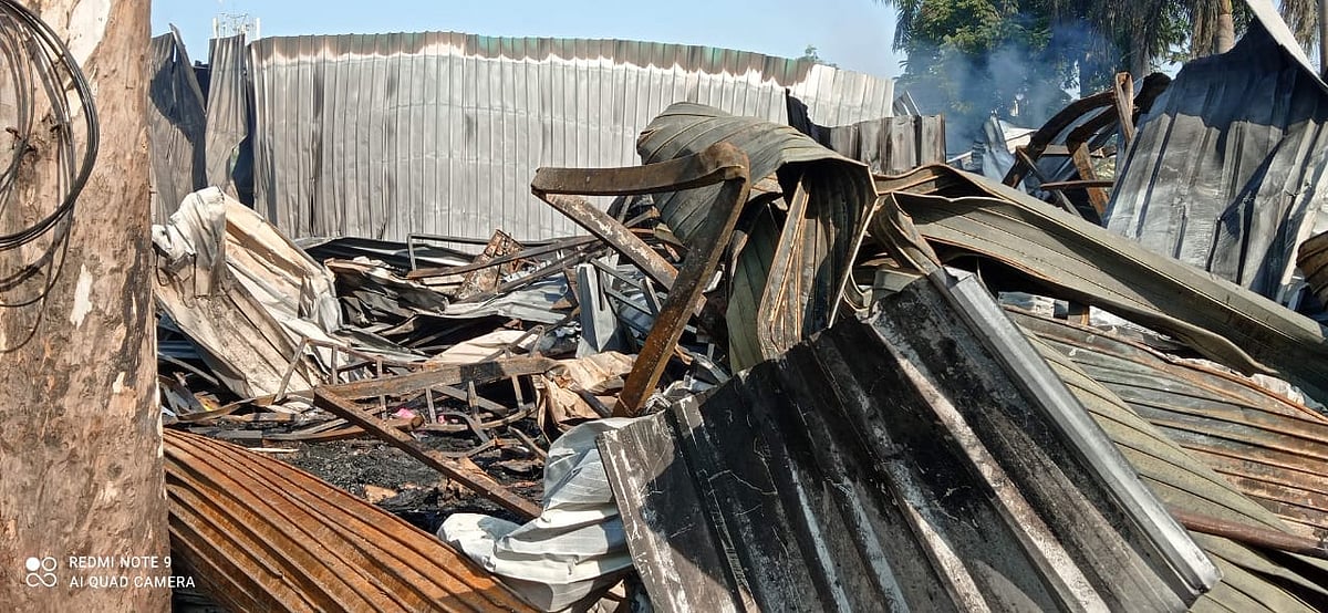 Indore: 3 temporary shops
gutted in fire