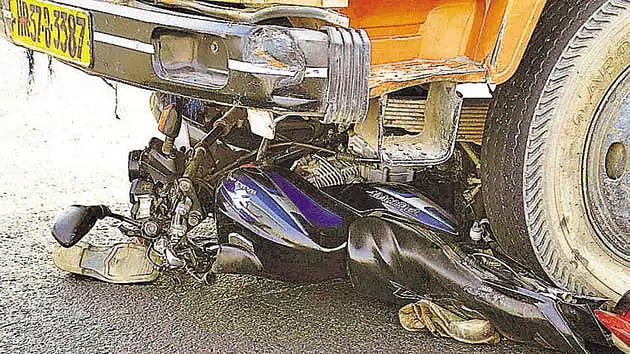 Thane: Rash driving and manslaughter case registered against unknown truck driver after it kills motorist 