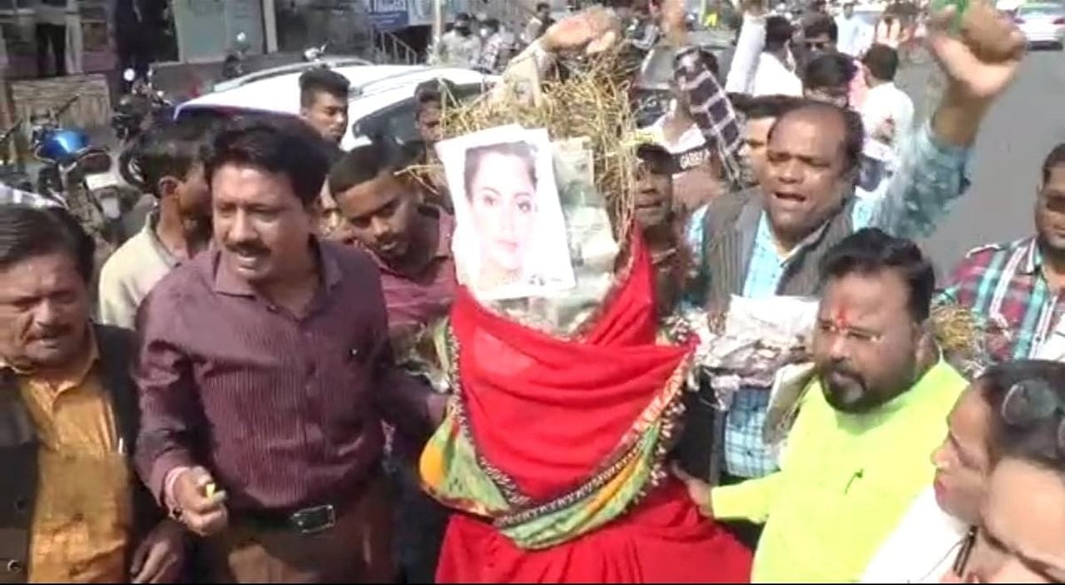 Madhya Pradesh: Congress workers burn Bollywood actress Kangana Ranaut’s effigy