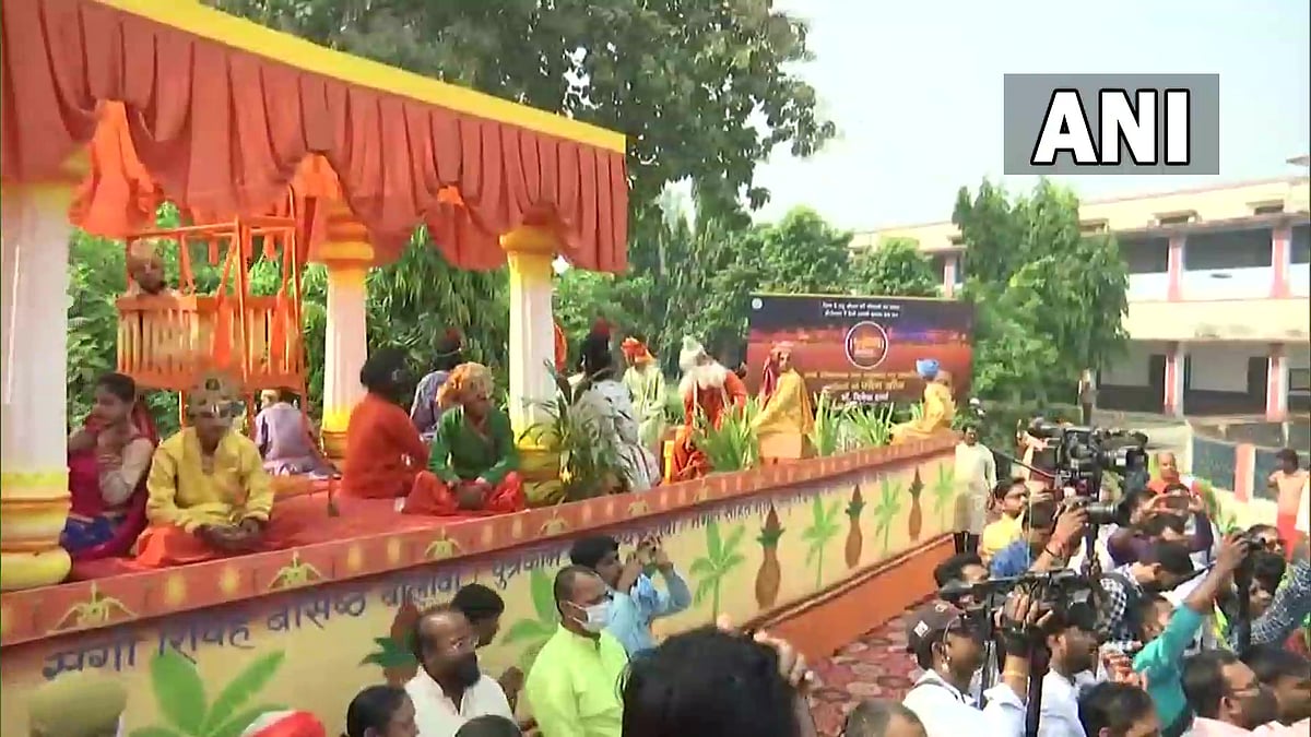 Students of Avadh University made rangolis at Ram Ki Paidi ahead of Deepotsava.
