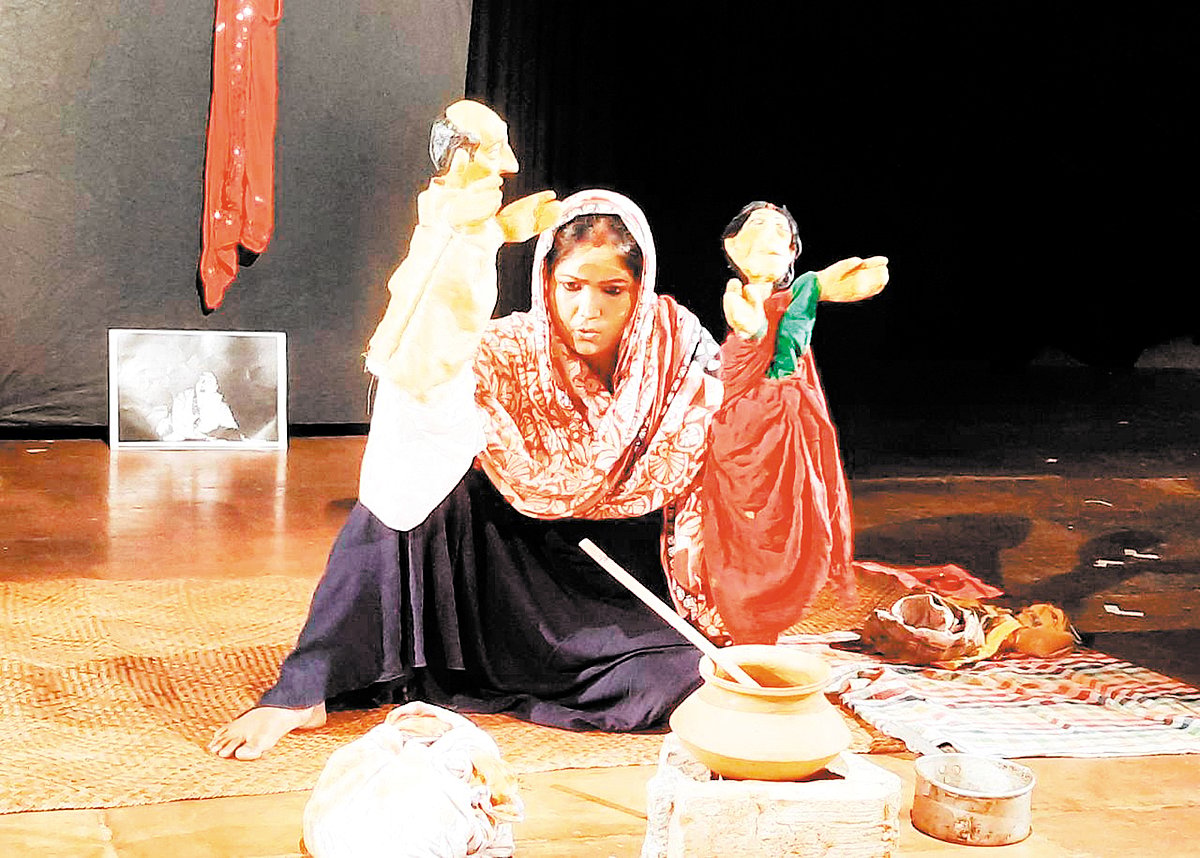 Bhopal: Shitalpatti depicts problem of livelihood in corona times