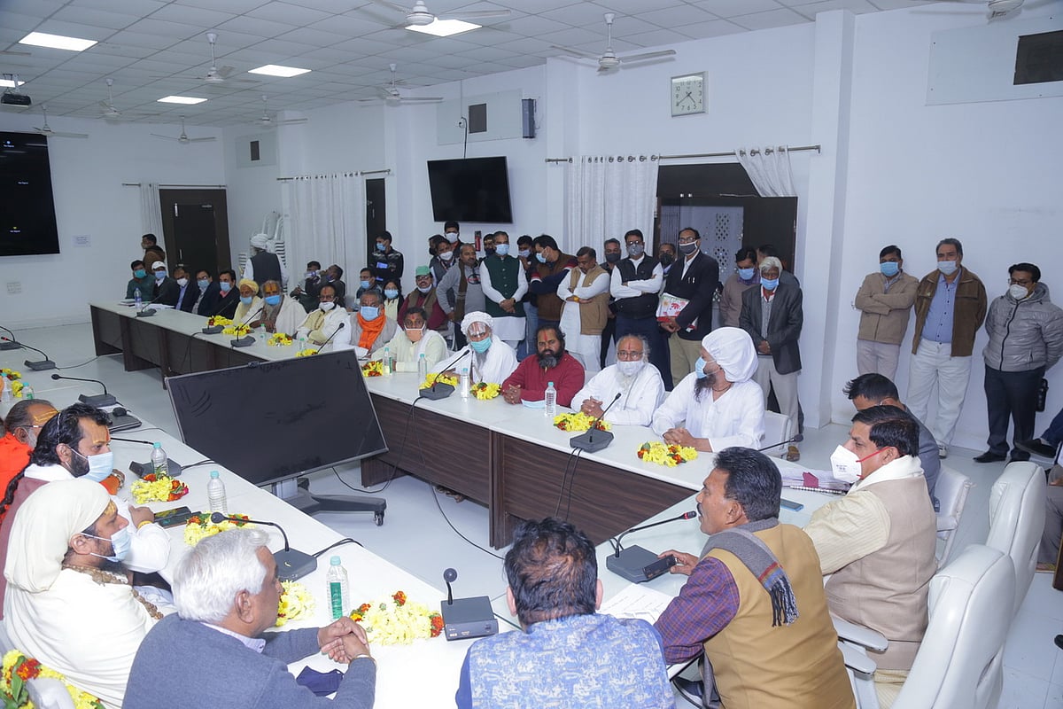 Kshad-darshan Sadhu Samaj representatives share their views during a meeting.