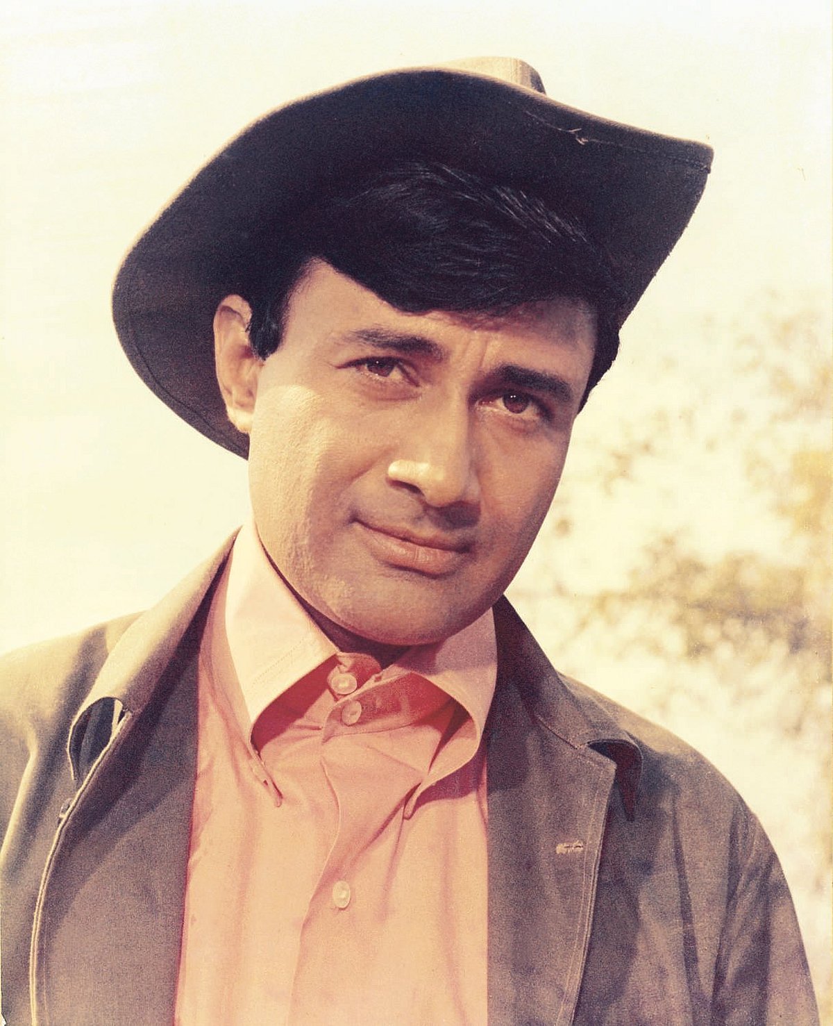 Twitterati pay tributes to legendary actor Dev Anand on his Death Anniversary; have a look