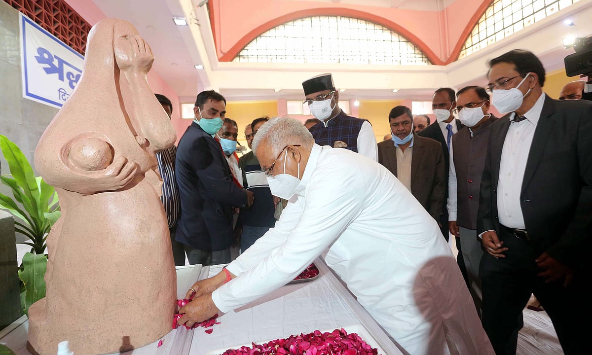 
Governor Mangubhai Patel offers tributes at all religion prayer at Central Library on 37th anniversary of Bhopal Gas Tragedy on Friday.
