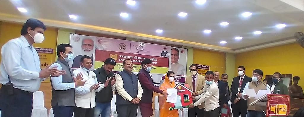 Dewas: 300 get homes under Pradhan Mantri Awas Yojana