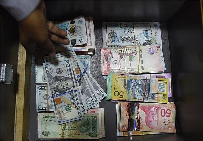 Mumbai: 2 held by DRI trying to smuggle foreign currency worth Rs 1.42 crores to Dubai