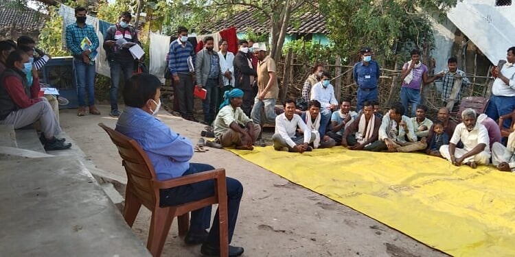 Madhya Pradesh: Commissioner holds chaupal to know villagers’ problems