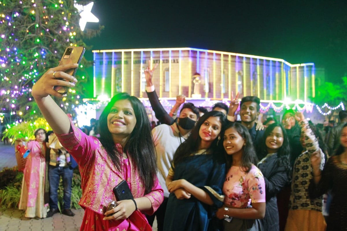Indore: Despite Omicron message of hope and peace shine through