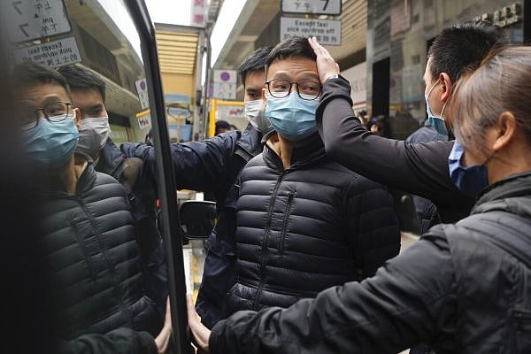 Hong Kong: Police raid pro-democracy news outlet in crackdown on dissent, arrests 6