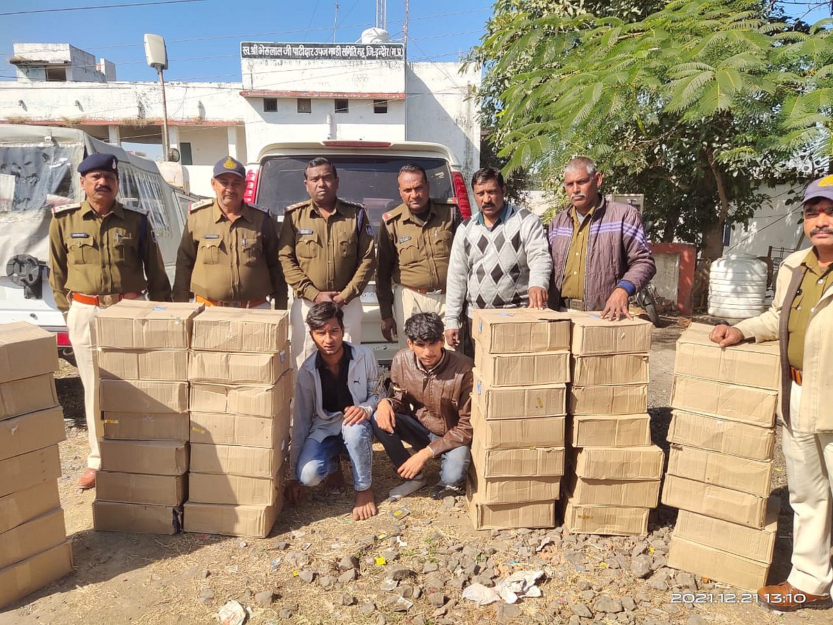 Indore: ​Police seize 378 litres illicit
liquor and SUV, 2 arrested