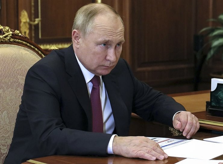 Ukraine conflict: Vladimir Putin warns US of 'military-technical measures' in response to 'unfriendly' Western actions