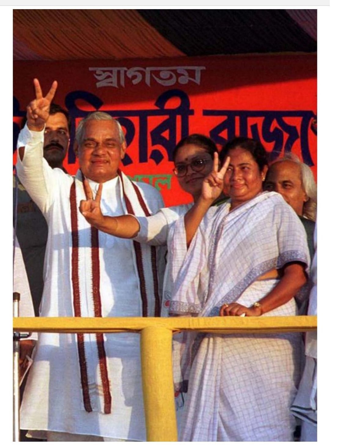 Mamata Banerjee has no qualms flirting with either the BJP or the Congress, writes Ashutosh