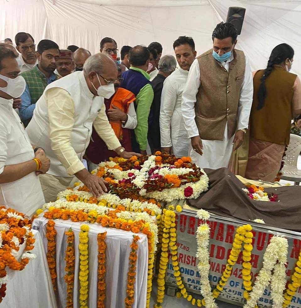 Mortal remains of Bhagwatsharan Mathur consigned to flames in Bhopal