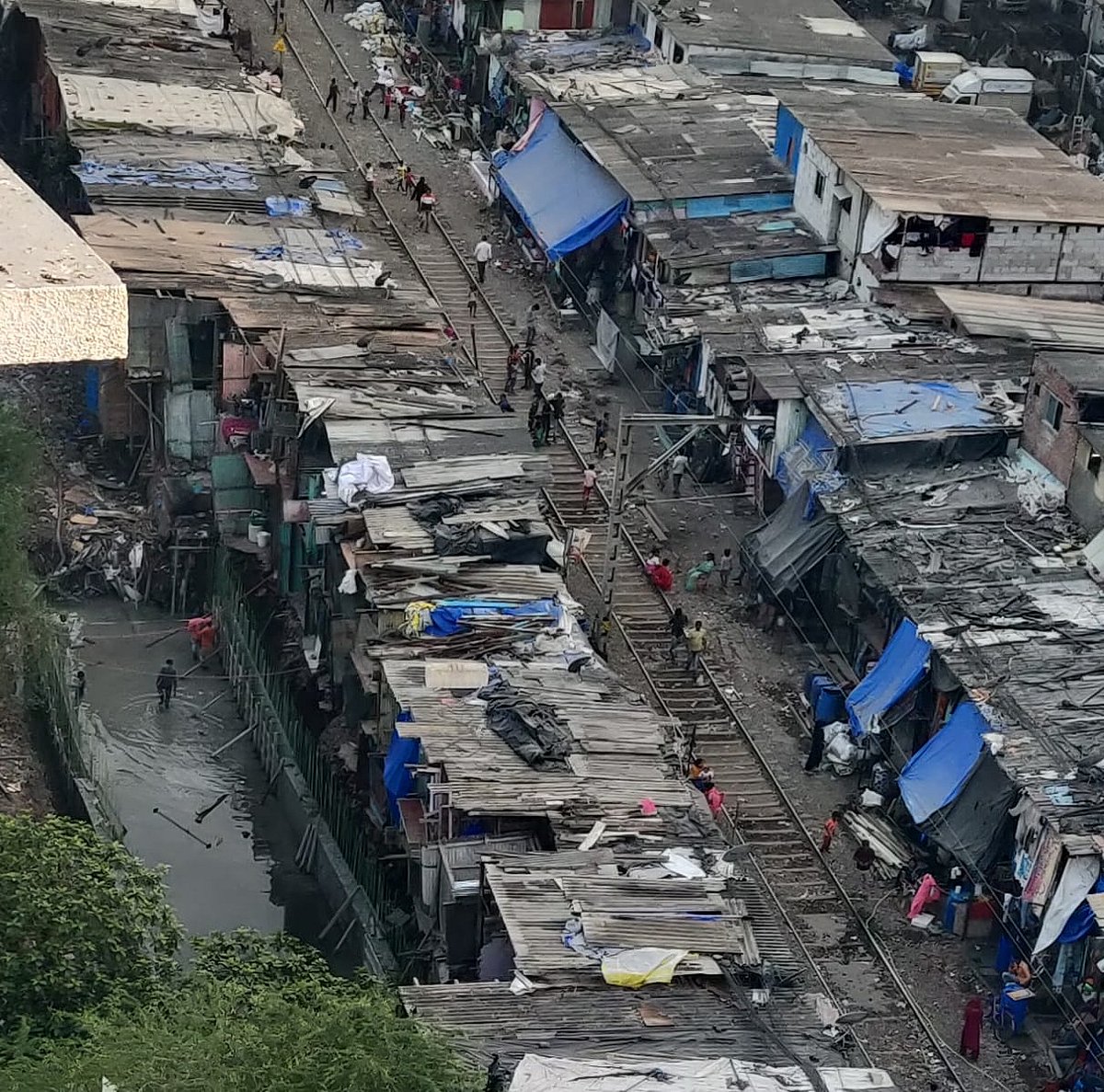 Mumbai: Nehru Nagar residents raise concern over illegal encroachment by slum dwellers along Trombay-Kurla railway tracks