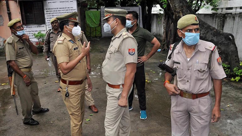 Civil police officer in Kerala suspended for leaking info about RSS workers to SDPI 