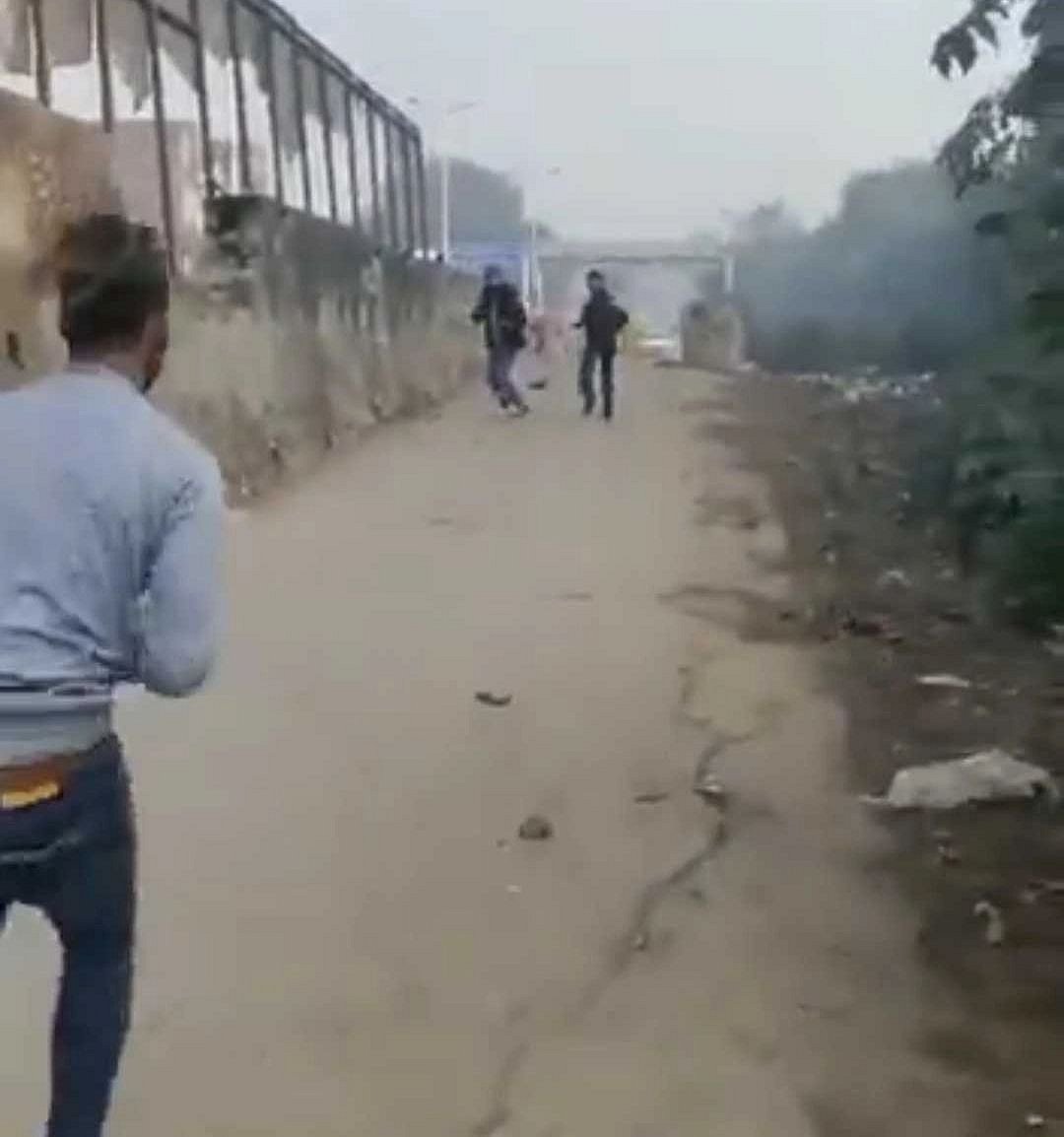 Watch Video: Team of ANC attacked while out to nab drug peddler in Delhi