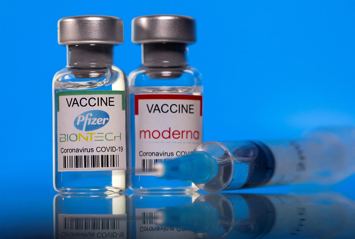 Fourth doses of Pfizer and Moderna vaccines only 'partially' effective against Omicron variant: Study 