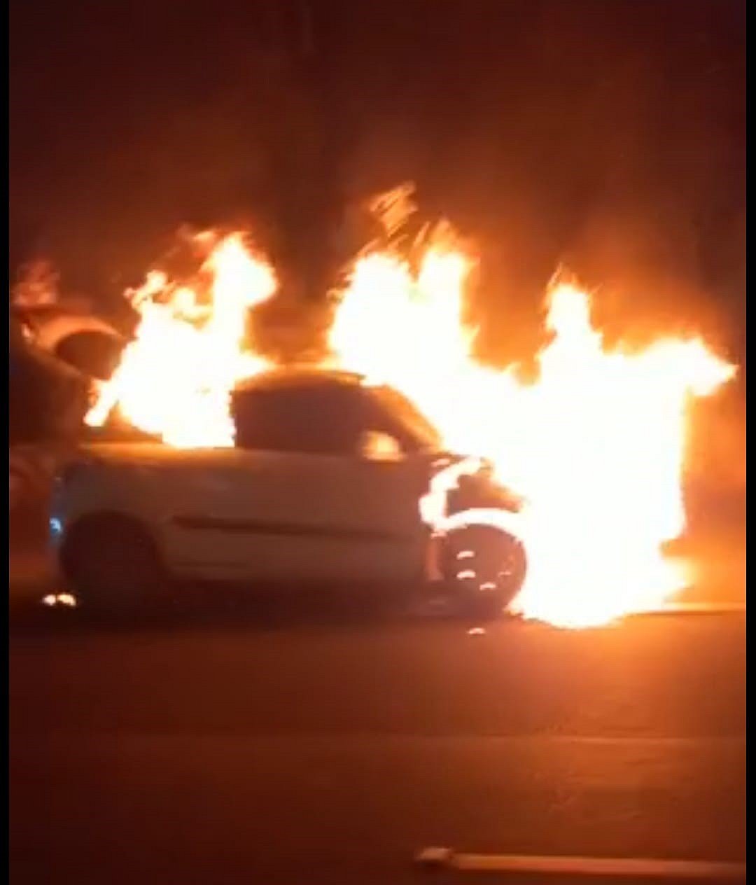 Bhopal: Khargone Shiv Sena leader’s moving car goes up in flames
