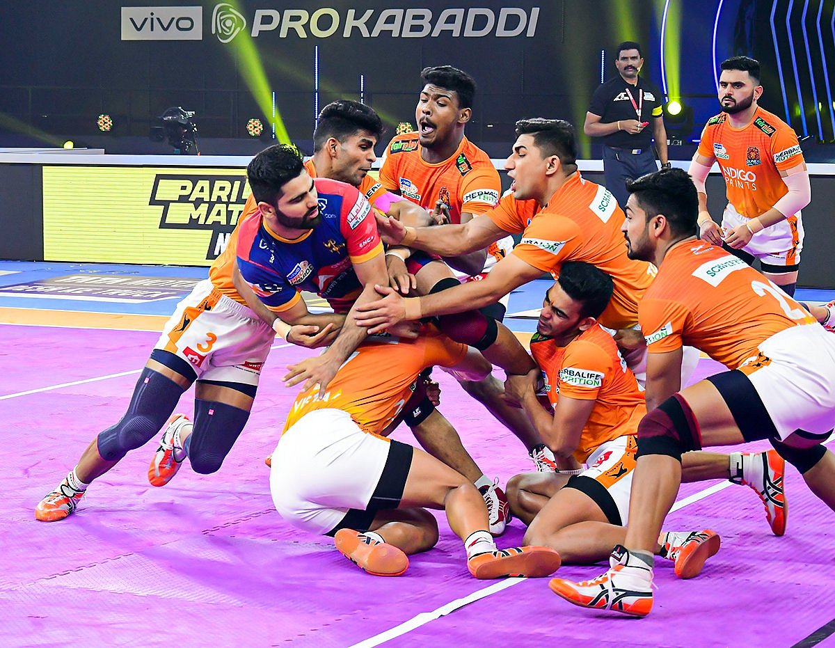 UP Yoddha and Puneri Paltan in action during Pro Kabaddi League. | Photo: Twitter