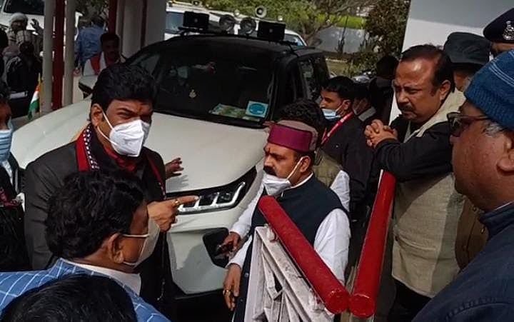 Watch video: Minister Govind Singh lambasts Bhind SDM, video goes viral