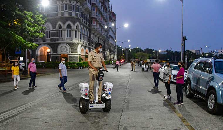 Mumbai: Latest Updates - Mumbai's daily COVID-19 caseload may soon cross 10,000, says Maha task force member